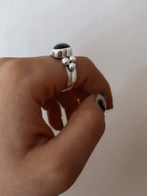 Cargar imagen en el visor de la galería, Anillo Nias ónix 950
